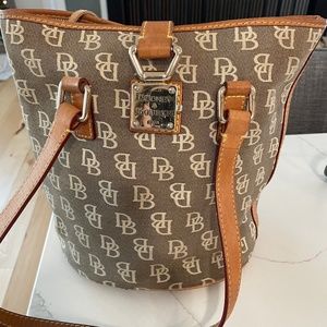 Fashionable Dooney & Bourke Tan Bucket Bag Great Condition
